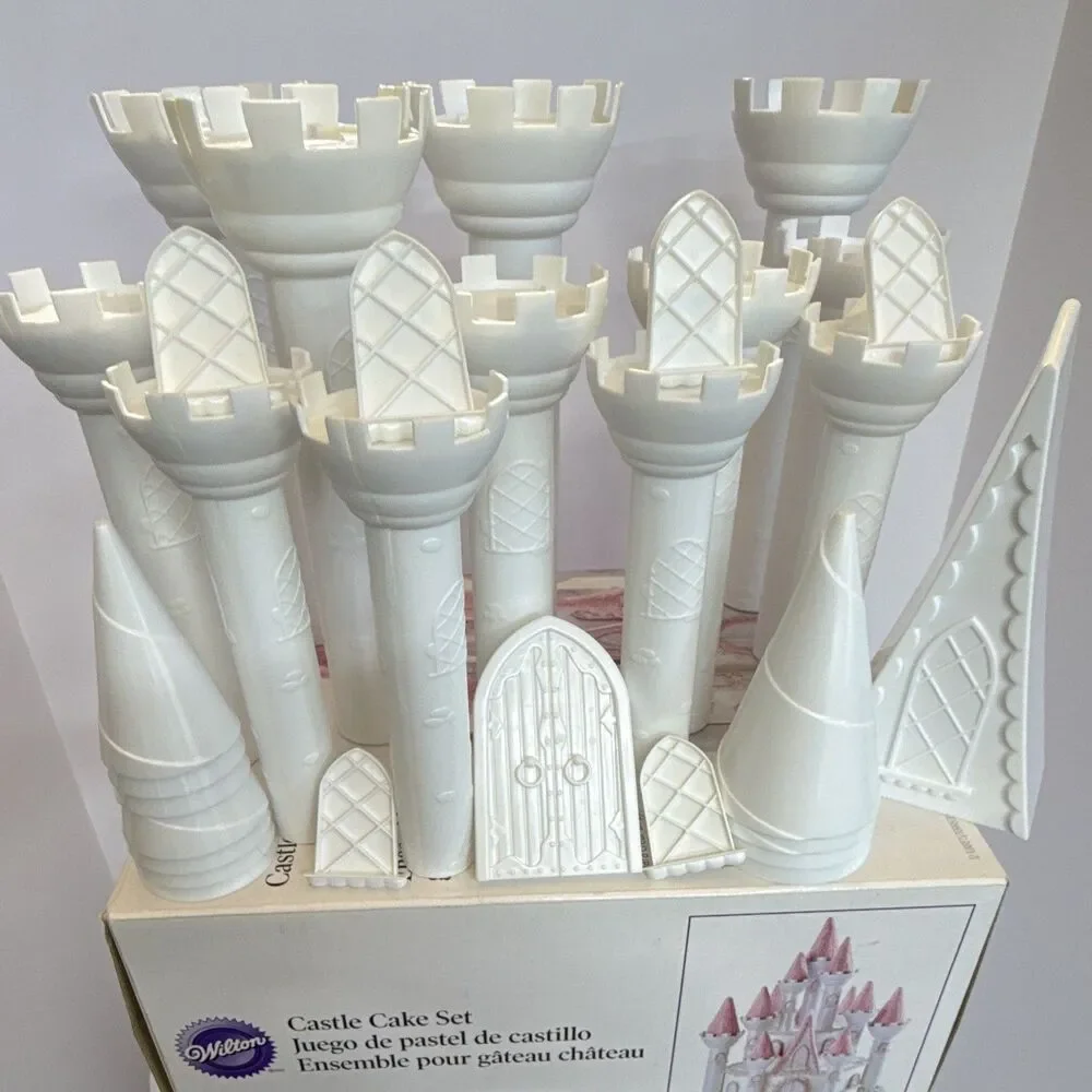 Wilton Castle Cake Set 32-Piece Plastic Cake Decorating Kit, White, Textured